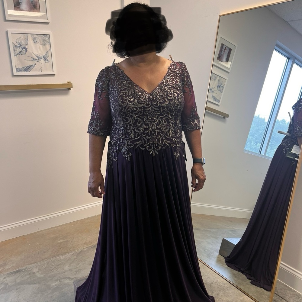 BRAND NEW NEVER WORN Elegant Purple Evening Gown